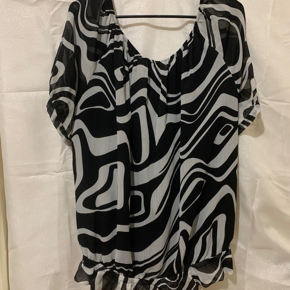 3/$28❤️black and white lined woman, size XL blouse - Picture 3 of 6